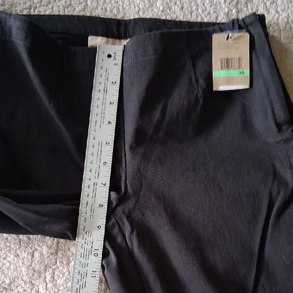 New DKNY Classic Black Cropped Pants - Picture 5 of 7